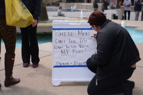 De Anza students defend womens’ right to choose in reaction to anti-abortion display