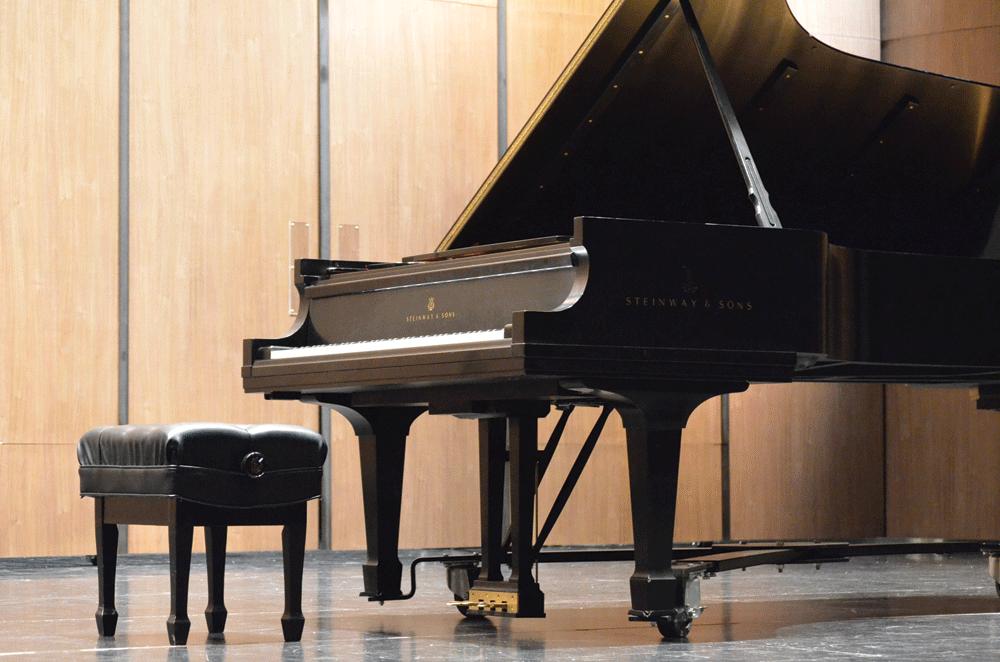 NOTES - Students of the Piano 25J class perform classical peices in the Visual and performing arts center.
