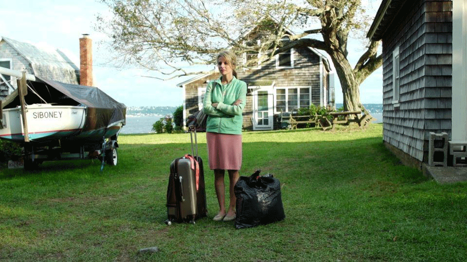 PACK THE BAGS - Anna Thompson (Jessalyn Gilsig) is left with the decision of staying in her perfect life in Delaware or moving out to a more exciting life. 