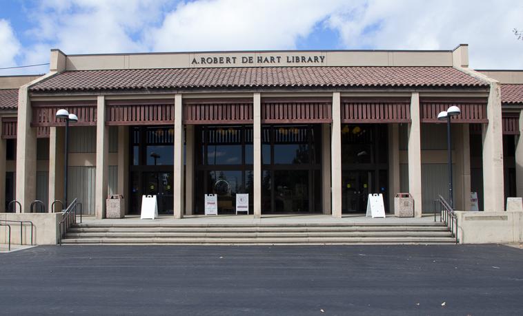 The Robert De Hart Library has group study rooms for students seeking privacy available for reservation.