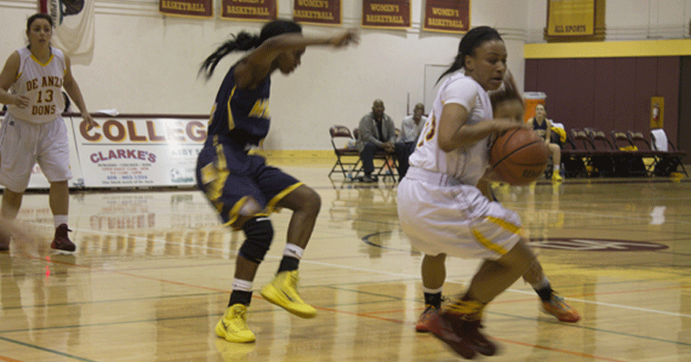 De Anza’s Shayla McPhearson (33) controls the ball during the championship game.  The Dons would eventually defeat Merced 51-50 to win the Mike Gervasoni Memorial classic tournament on Dec. 30, 2013 at De Anza.