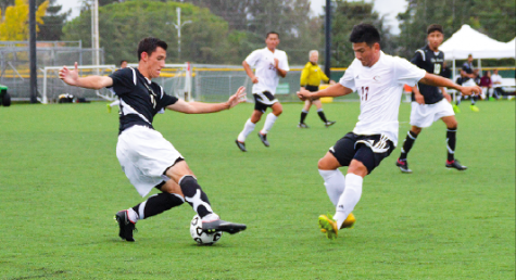 De Anza freshman defender Sean McLoughlin (21) protects the ball from an oncoming Monterey