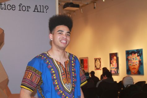 Euphrat provides an inclusive platform. Singing, rapping, poetry among art-covered walls.