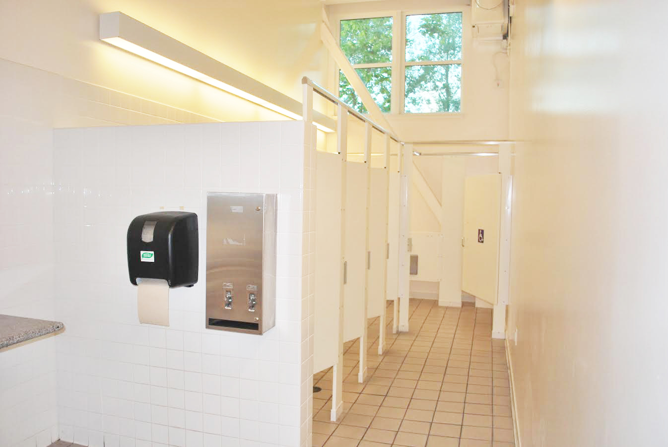 A porcelain match made in heaven or hell? Ranking the best and worst De Anza bathrooms