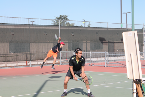 Men’s tennis edges division foe Chabot