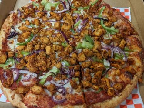 Chilly Chicken Pizza with Makhni curry 