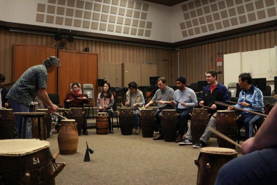 Ron+Dunn%2C+music+instructor+teaches+West+African+drumming+styles+to+De+Anza+students+