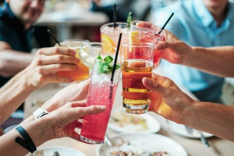 Friend's sharing cocktails.