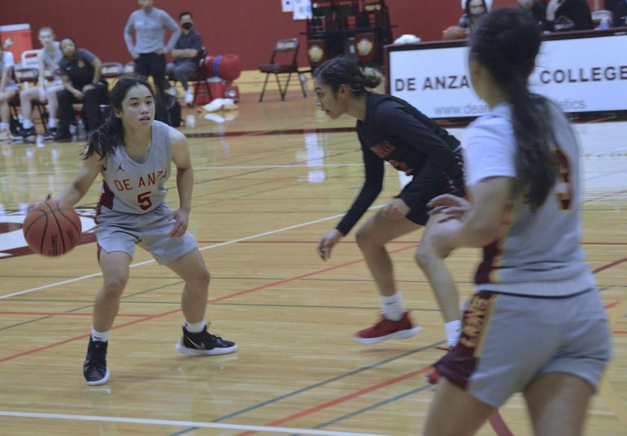 Sophomore shooting guard Annie Do passes to her teammate Tianna Ngo in a 69-42 home win over Porterville College on Nov. 2. 