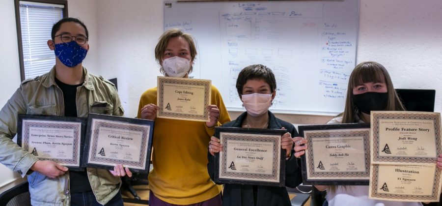 LaVoz staff and awards