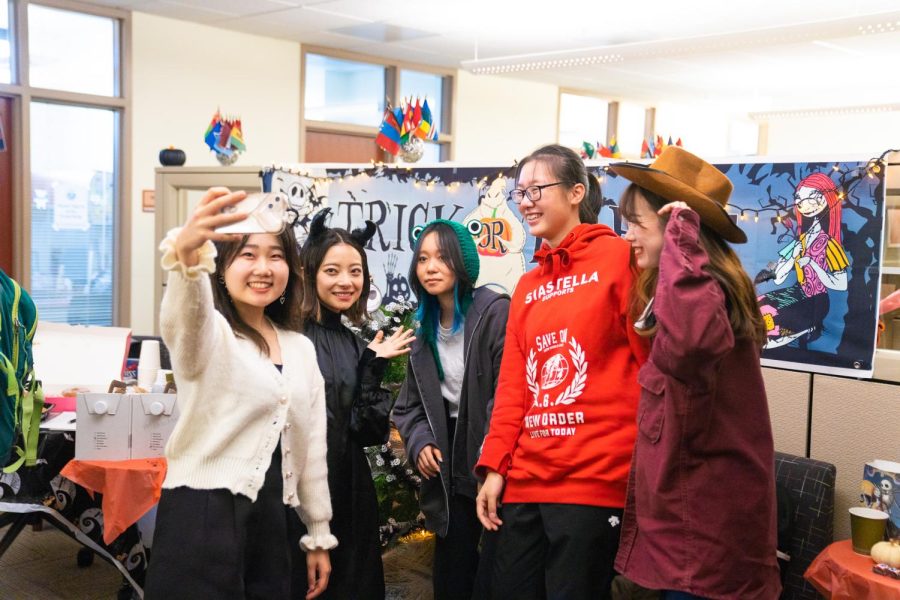 (From left to right) Yuri Ishitani, communication studies major, Moe Kashiwagi, communication studies major, Lune Limasi, computer information systems major, Rui Du, computer science major, and Natsuha Kojima, intercultural studies major, posing for a selfie at the ISP halloween event on Oct. 31.