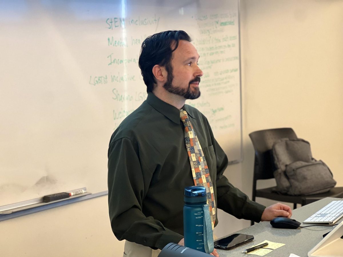 Academic Senate raises faculty membership dues